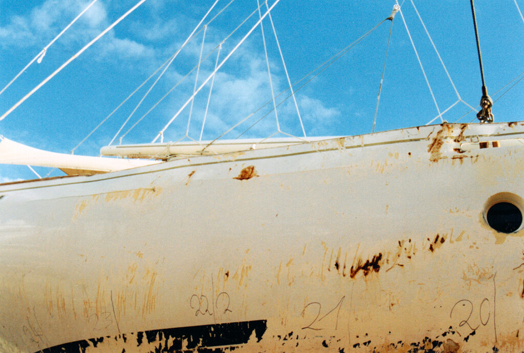 20 - 21 m: Plate corridors are still visible and show several dents, everything is completely scratched.