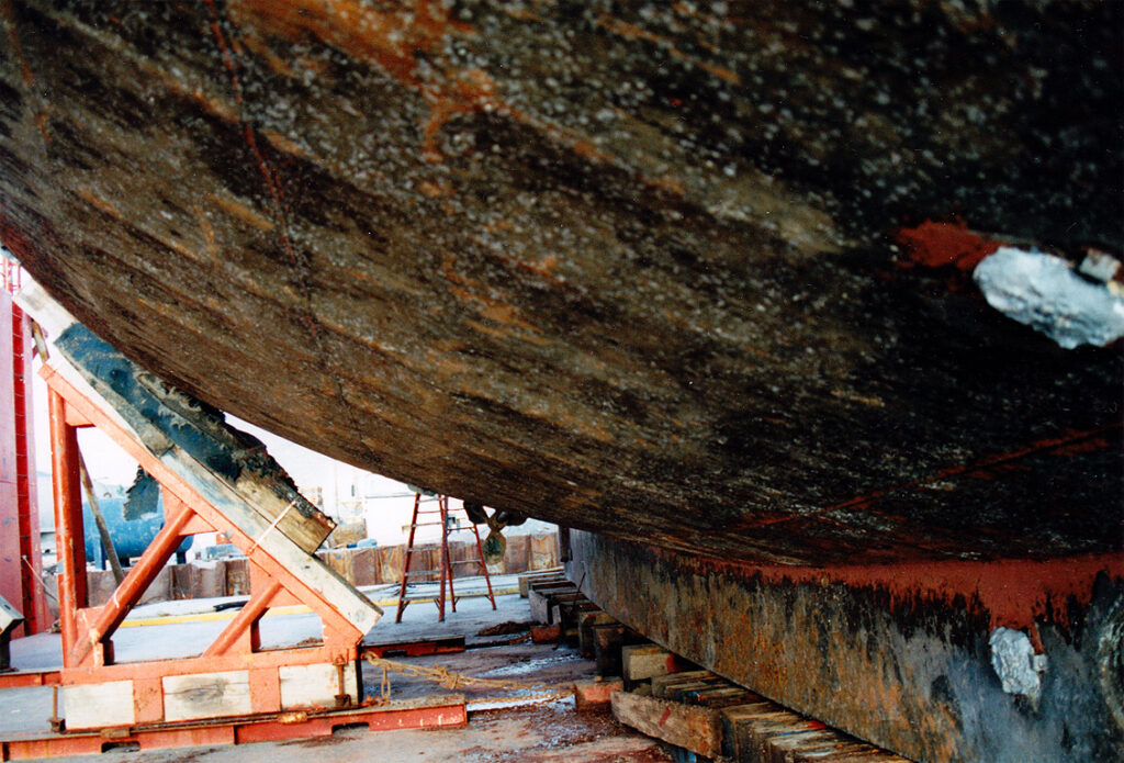 11-12 m: SE = 400 mm, all plate fields 15 - 20 mm depressed, from WL to OK keel.