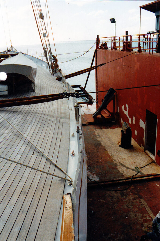 Damage to the Stb side:nBulwark: here teak strip on OK bulwark, 35 thick, 100 mm wide, completely gone for approx. 21 m length and another 4 m destroyed fore and aft.n25 m must be renewed.nAbout 2 m in front of the front chocks, where the damage to the teak strip also begins, to aft the complete railing is missing, only 11 railing supports otherwise wire.